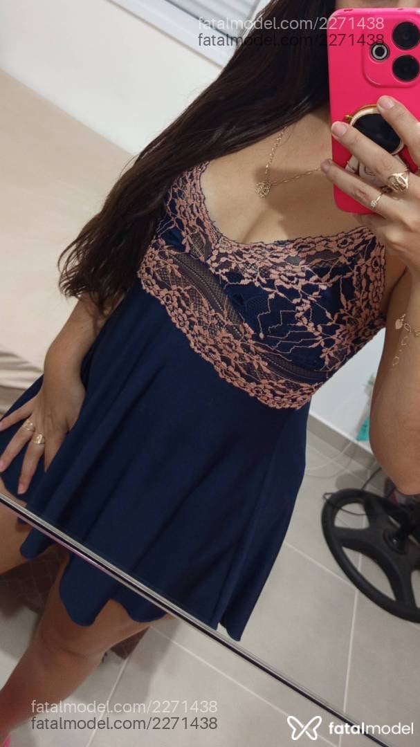 Acompanhante mulher com cabelo castanho de olhos verdes - Luíza