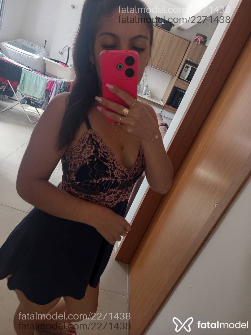 Acompanhante mulher com cabelo castanho de olhos verdes - Luíza