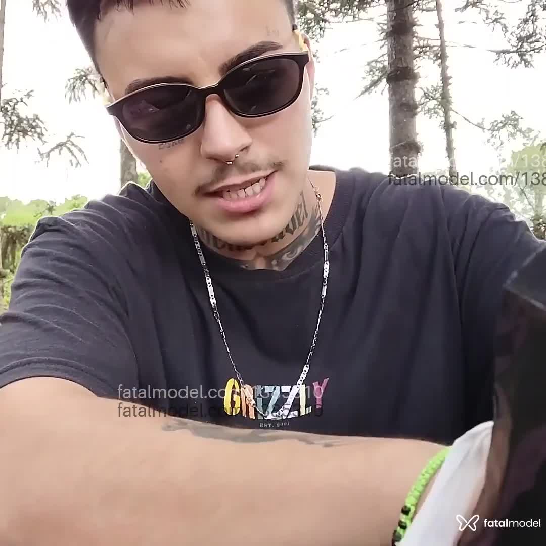 Acompanhante homem trans com cabelo castanho de olhos castanhos em São Borja Acompanhante homem trans com cabelo castanho de olhos castanhos em São Borja - Ricardo