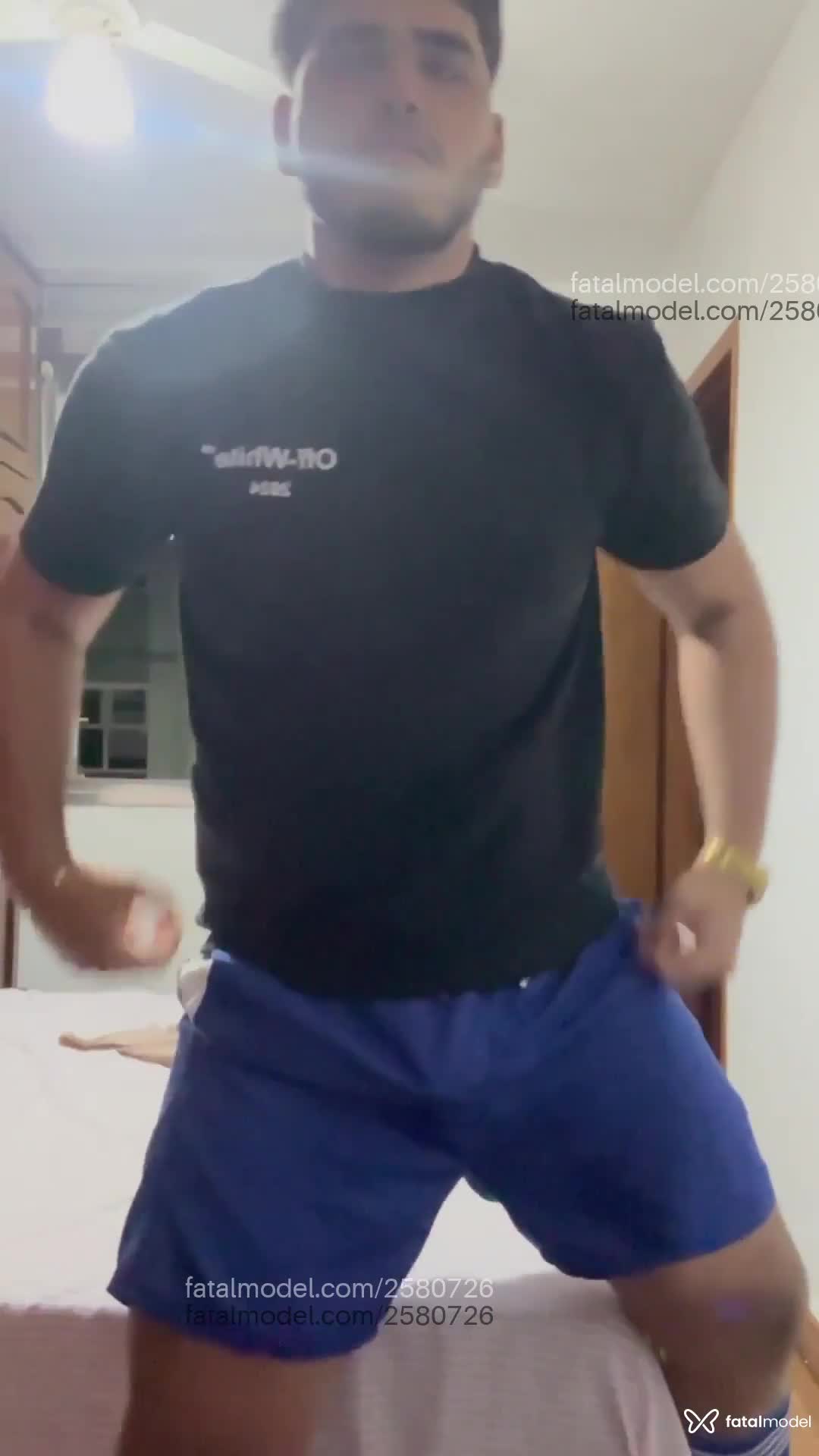 Acompanhante homem morena (o) de olhos cinza - Denni