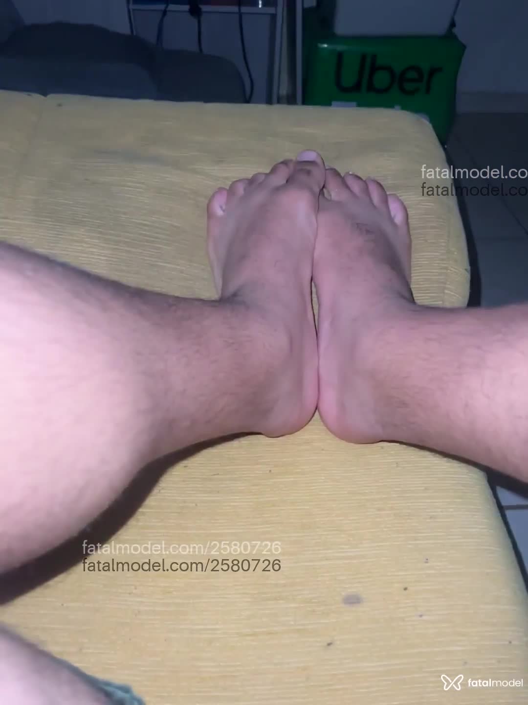 Acompanhante homem morena (o) de olhos cinza - Denni