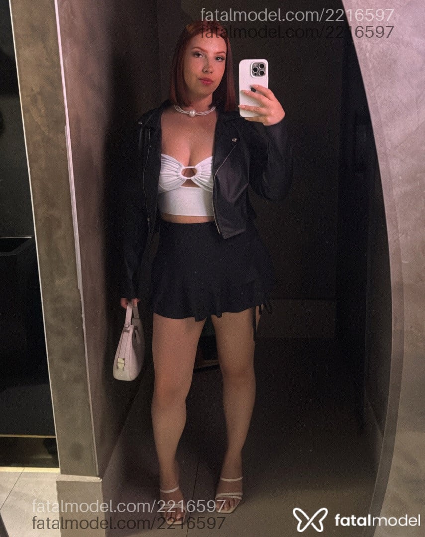 Acompanhante mulher com cabelo castanho de olhos castanhos - Amora Acompanhante mulher com cabelo castanho de olhos castanhos - Amora