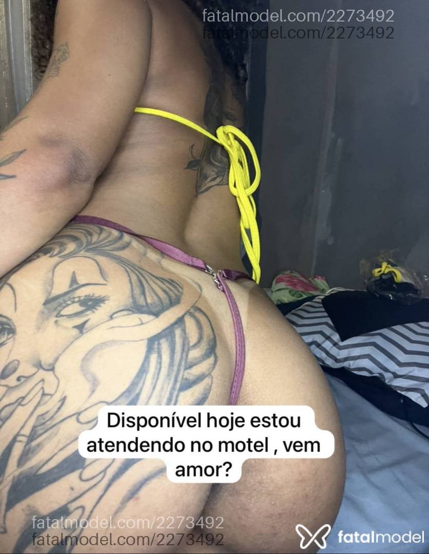Acompanhante mulher com cabelo castanho de olhos pretos - Privadinha