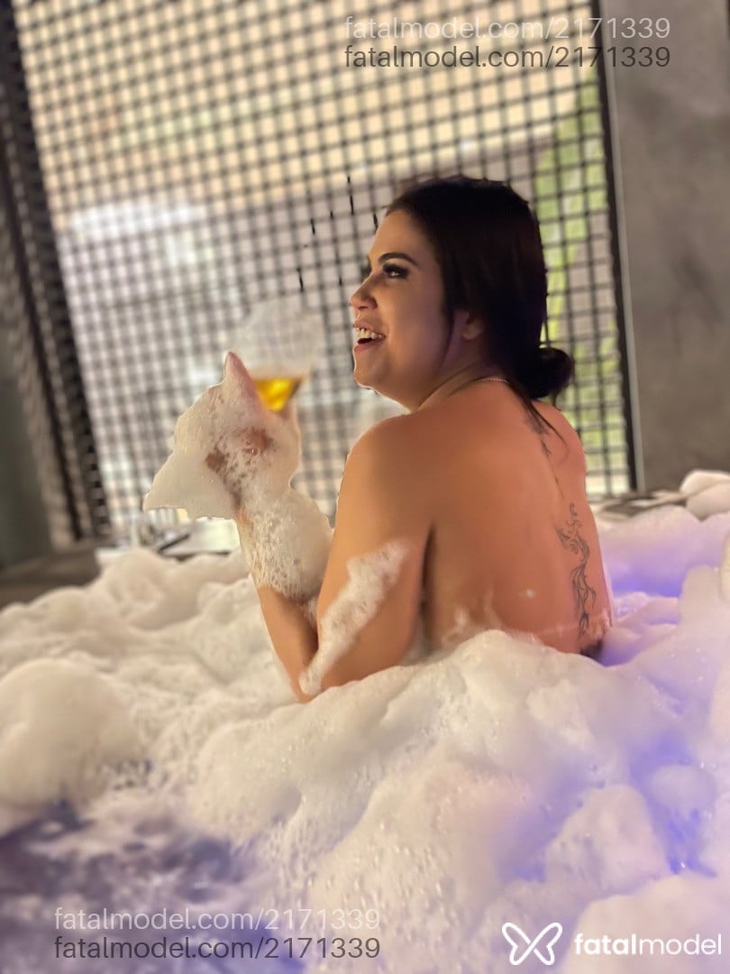 Acompanhante mulher morena (o) de olhos pretos em Uberlândia - Myllena