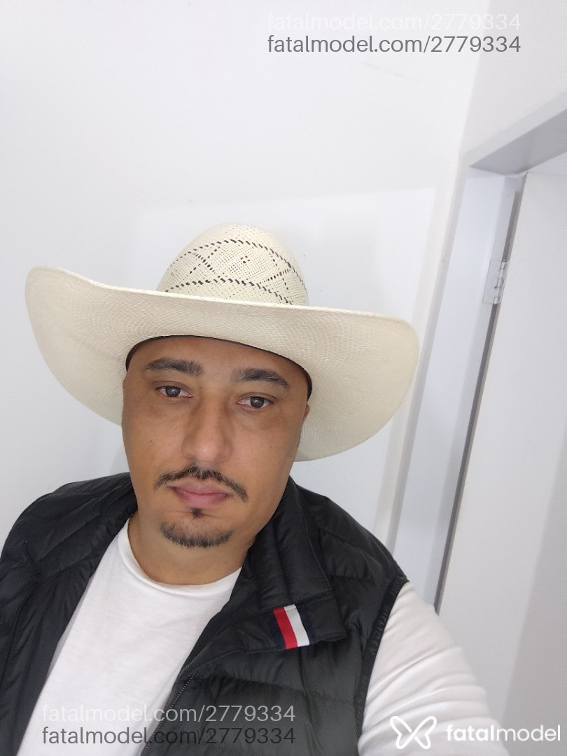Acompanhante homem morena (o) de olhos castanhos em São José do Rio Preto - Gabriel