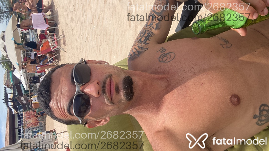 Acompanhante homem morena (o) de olhos castanhos em Virtual Acompanhante homem morena (o) de olhos castanhos em Virtual - Denis