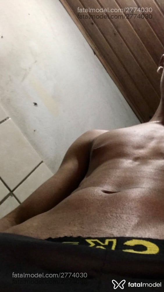 Acompanhante homem morena (o) de olhos pretos em Santiago Acompanhante homem morena (o) de olhos pretos em Santiago - Thmoreno