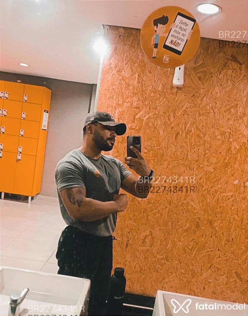 Acompanhante homem morena (o) de olhos pretos em São Paulo Acompanhante homem morena (o) de olhos pretos em São Paulo - Omar Baptista