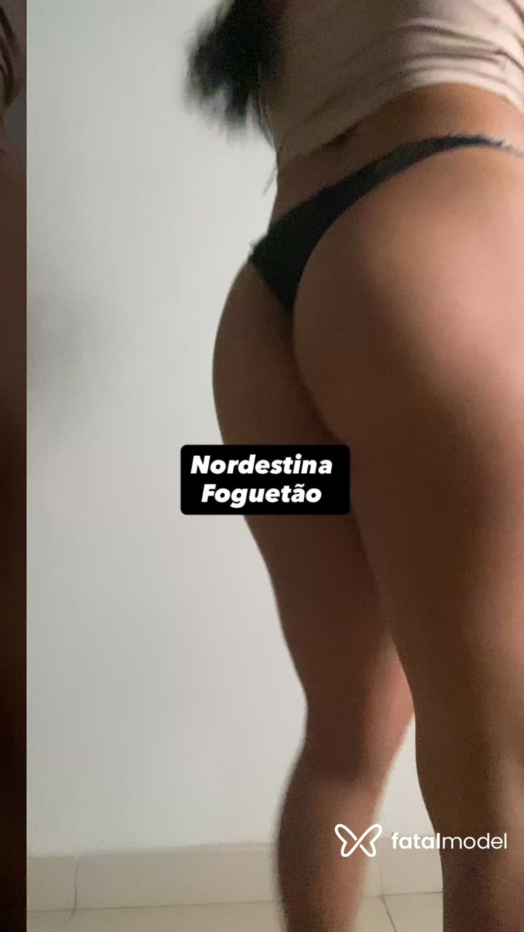 Acompanhante mulher morena (o) de olhos castanhos - Pimetinha
