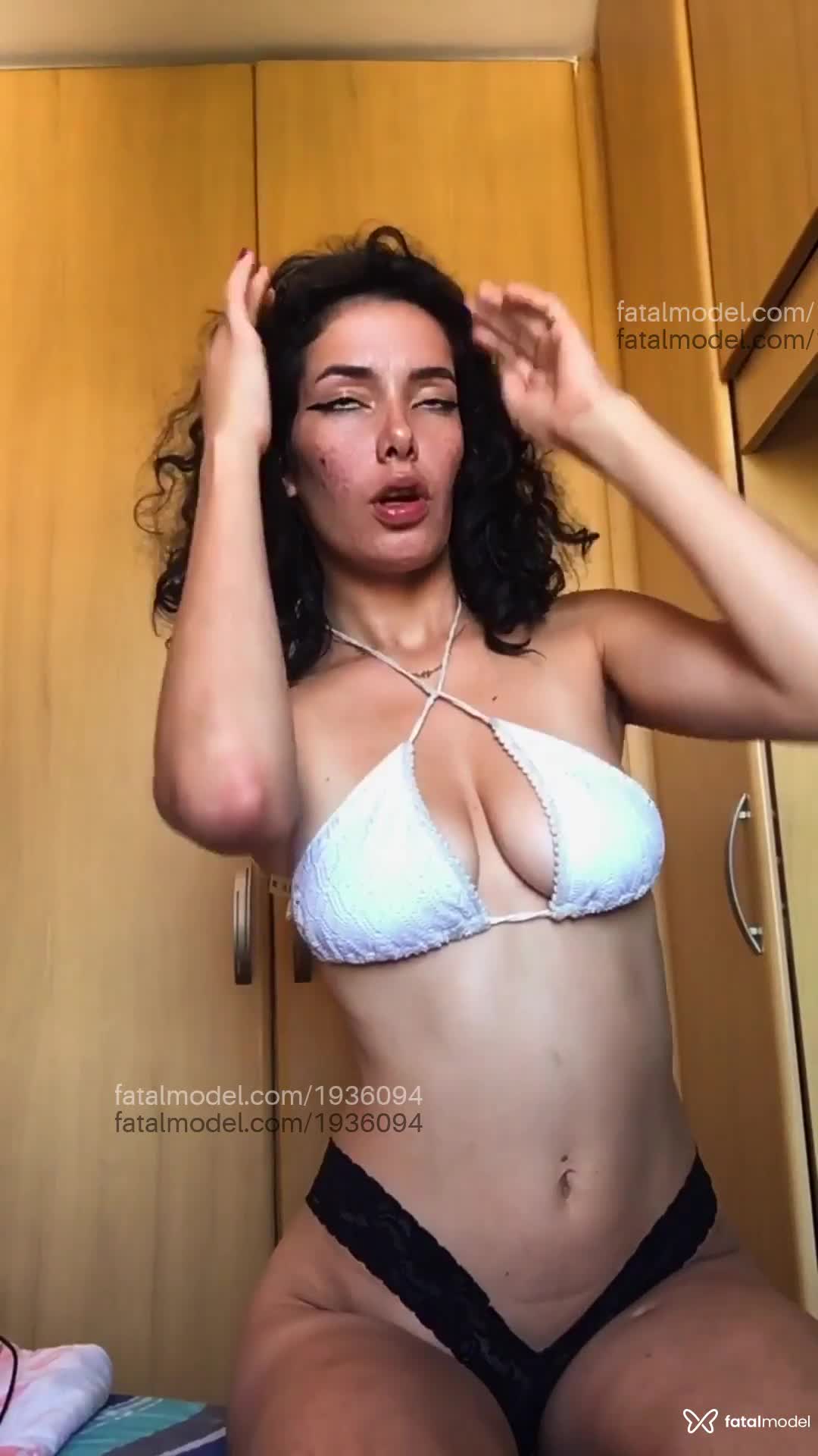 Acompanhante mulher morena (o) de olhos pretos - Carol Ribeiro