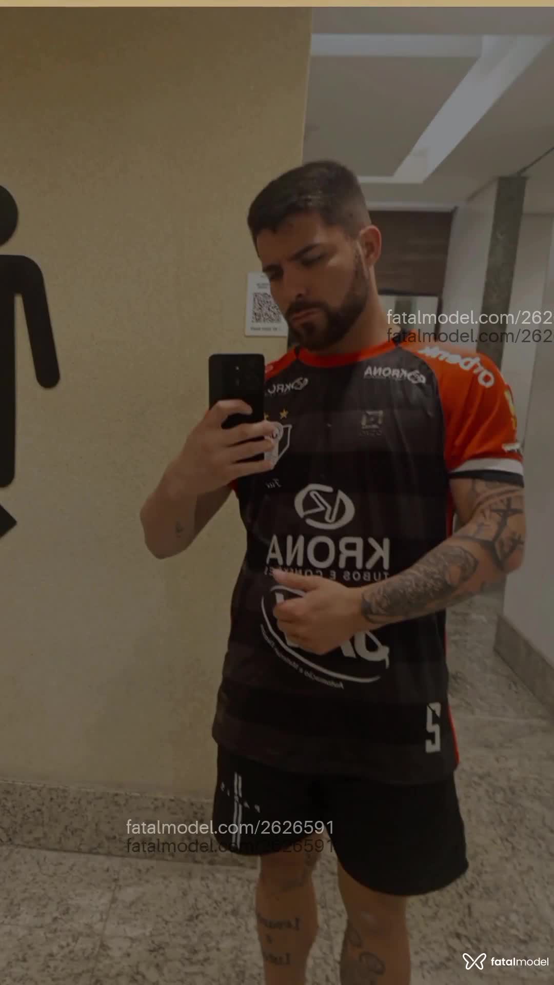 Acompanhante homem morena (o) de olhos verdes em Virtual - Pradoo