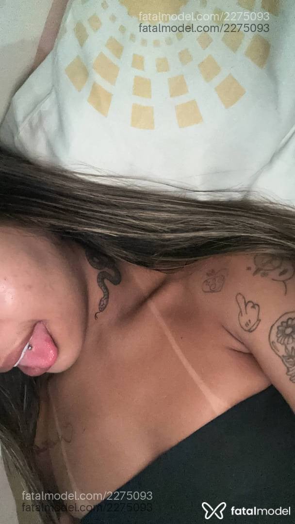 Acompanhante mulher loira (o) de olhos castanhos - Mellnovinha