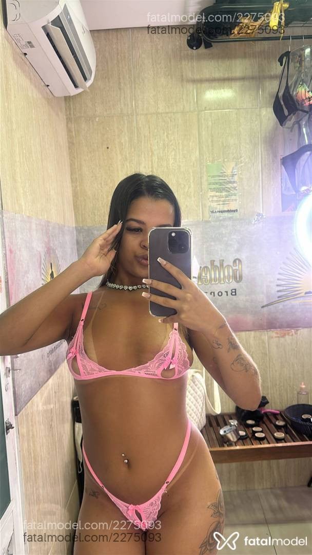 Acompanhante mulher loira (o) de olhos castanhos - Mellnovinha