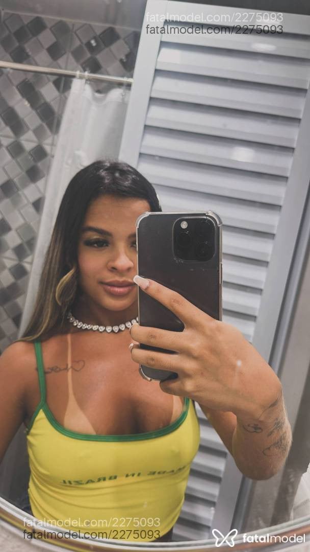 Acompanhante mulher loira (o) de olhos castanhos - Mellnovinha