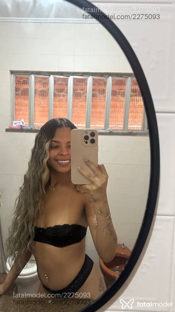 Acompanhante mulher loira (o) de olhos castanhos em Volta Redonda - Mellnovinha