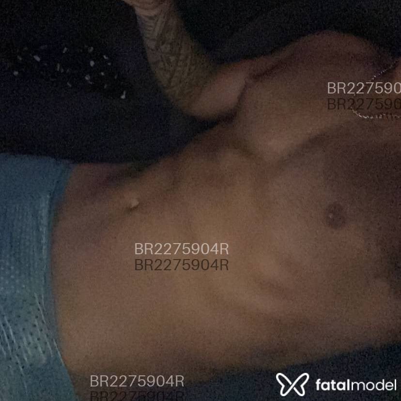 Acompanhante homem morena (o) de olhos castanhos em Virtual - ícaro