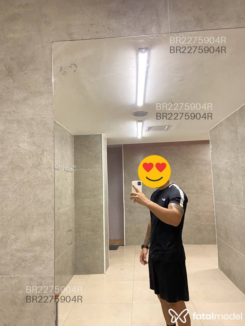 Acompanhante homem morena (o) de olhos castanhos em Virtual - ícaro