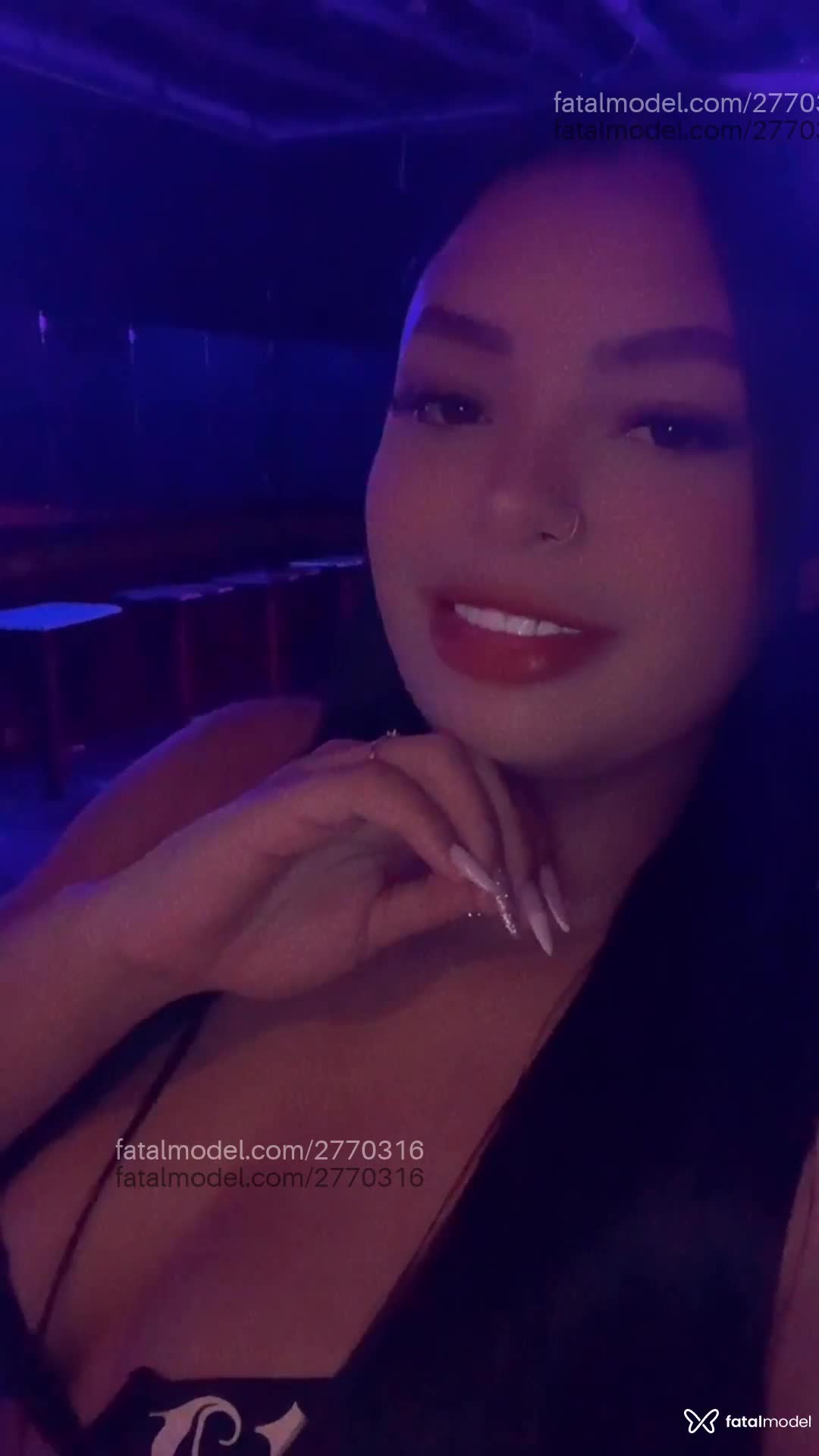 Acompanhante mulher com cabelo castanho de olhos castanhos - Elisa