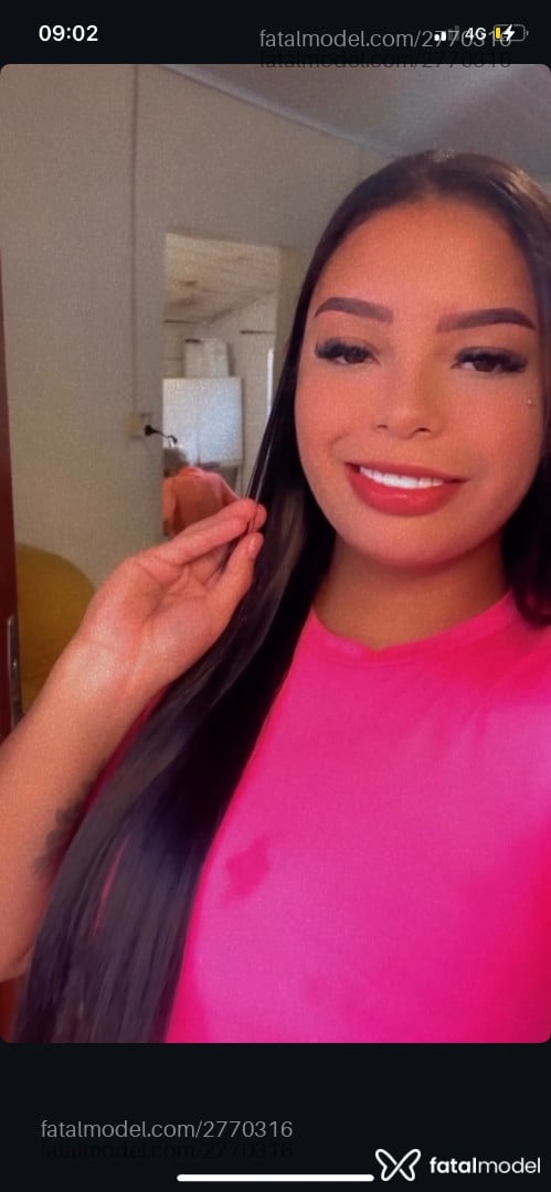 Acompanhante mulher com cabelo castanho de olhos castanhos - Elisa