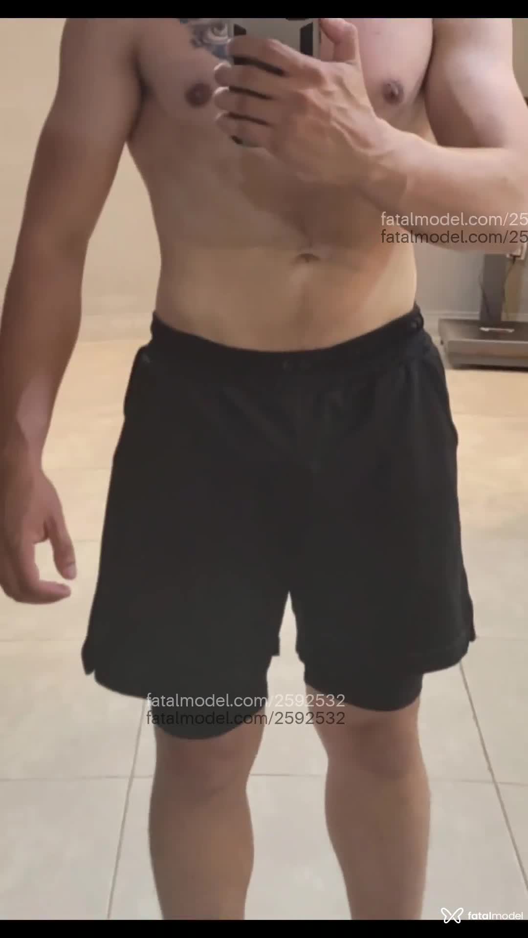 Acompanhante homem morena (o) de olhos castanhos - Lucas