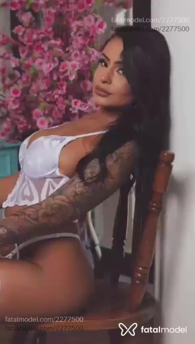 Acompanhante mulher morena (o) de olhos castanhos - Bel Lins
