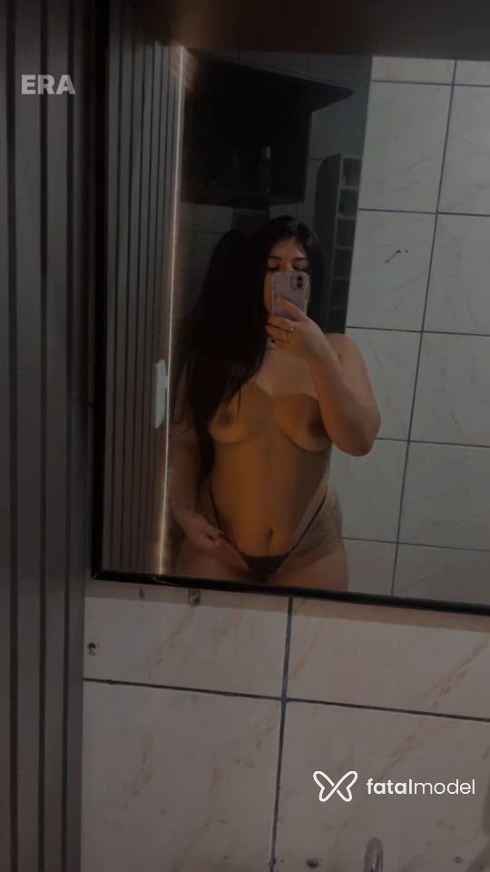 Acompanhante mulher morena (o) de olhos pretos - Monique
