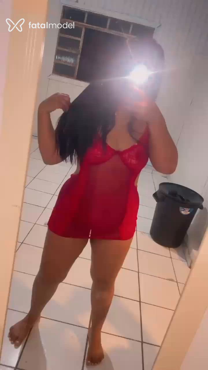 Acompanhante mulher morena (o) de olhos pretos - Monique