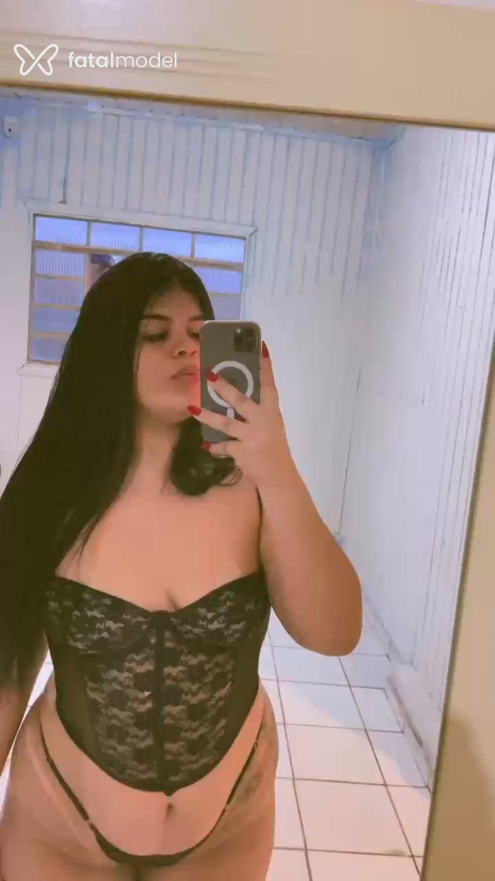 Acompanhante mulher morena (o) de olhos pretos - Monique