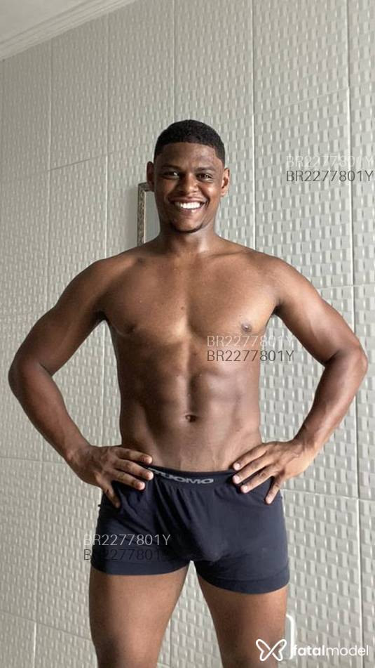 Acompanhante homem morena (o) de olhos castanhos em Rio de Janeiro Acompanhante homem morena (o) de olhos castanhos em Rio de Janeiro - Black