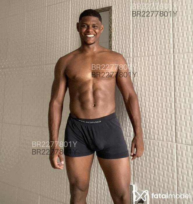 Acompanhante homem morena (o) de olhos castanhos em Rio de Janeiro Acompanhante homem morena (o) de olhos castanhos em Rio de Janeiro - Black
