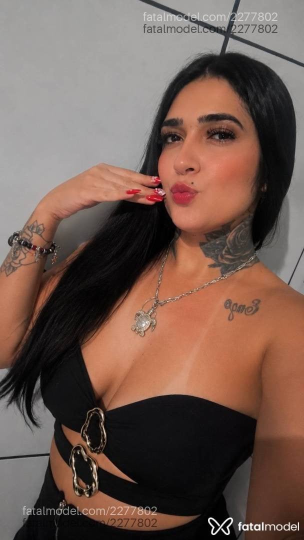 Acompanhante mulher morena (o) de olhos castanhos - Vitória Emanuelle