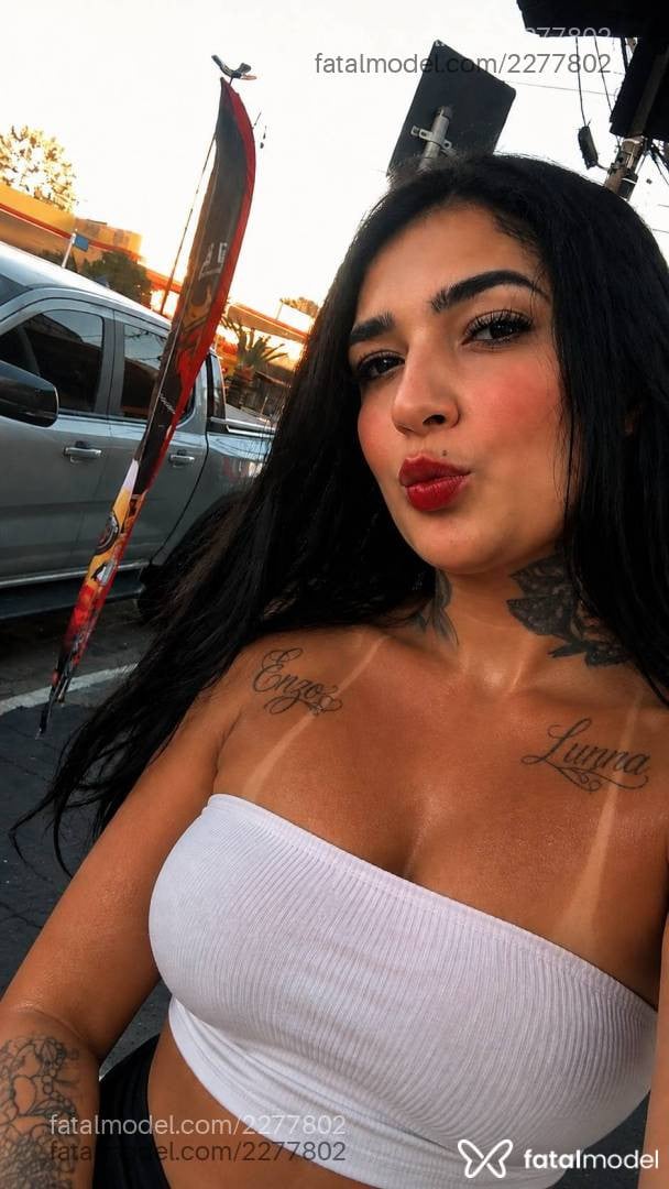 Acompanhante mulher morena (o) de olhos castanhos - Vitória Emanuelle
