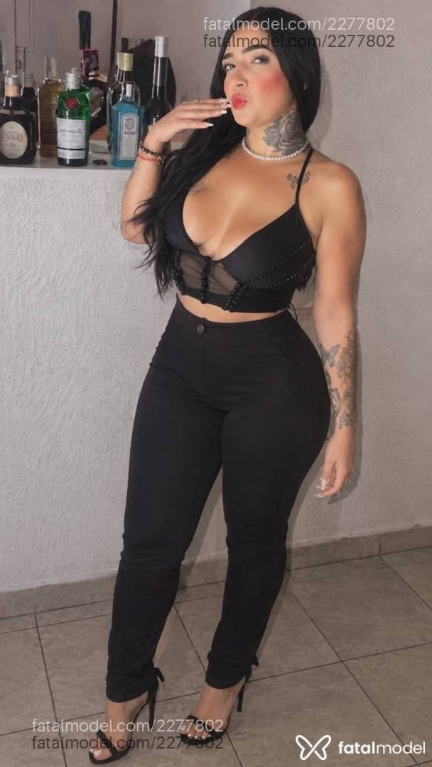 Acompanhante mulher morena (o) de olhos castanhos - Vitória Emanuelle