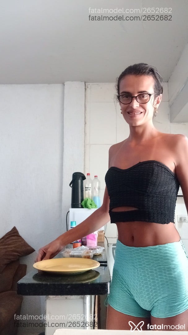 Acompanhante mulher trans com cabelo castanho de olhos castanhos em Santos - Dani Braga