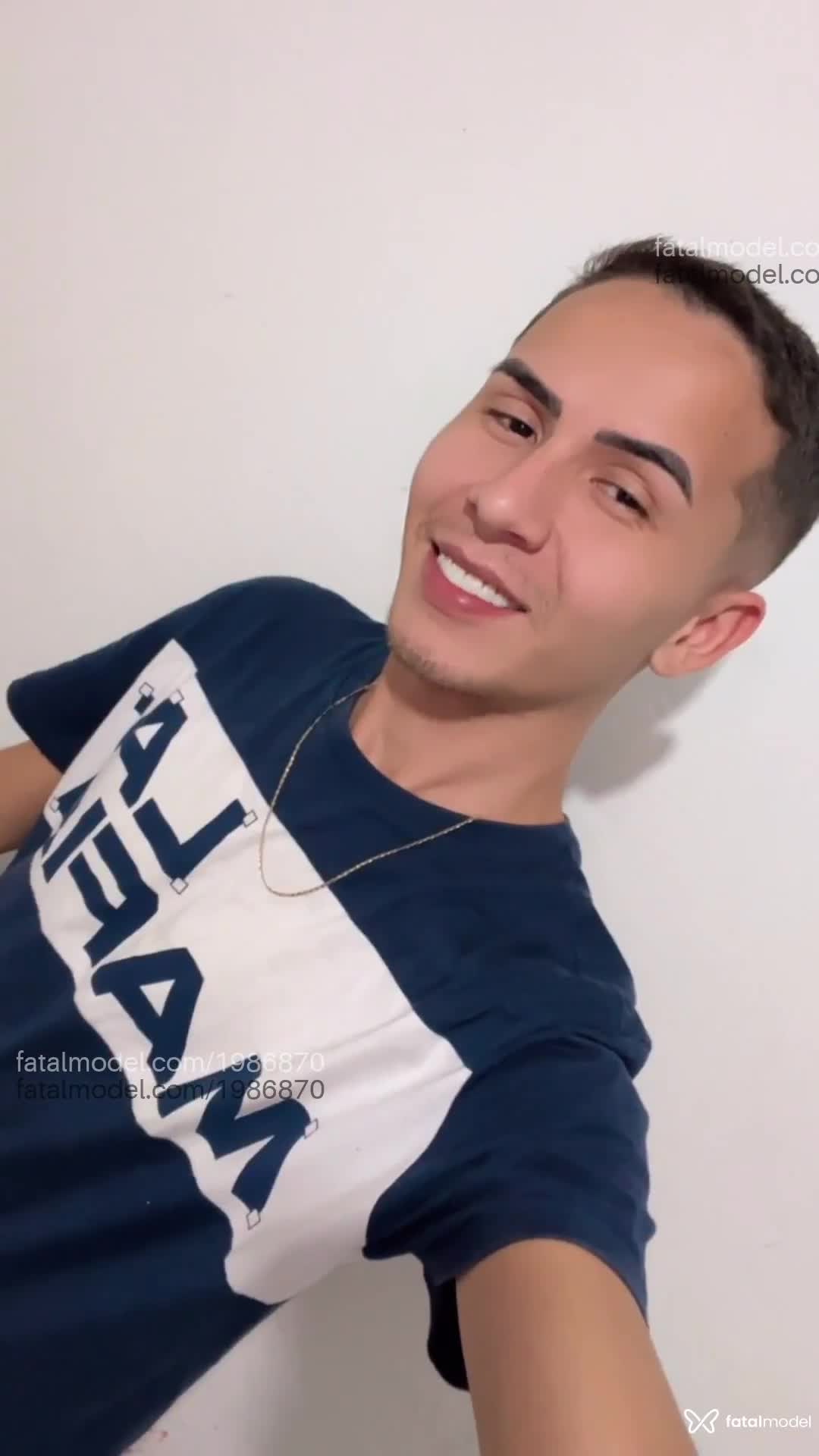 Acompanhante homem com cabelo castanho de olhos pretos em Natal Acompanhante homem com cabelo castanho de olhos pretos em Natal - Everton