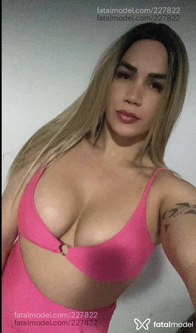 Acompanhante mulher trans com cabelo colorido de olhos castanhos - Paolla Acompanhante mulher trans com cabelo colorido de olhos castanhos - Paolla
