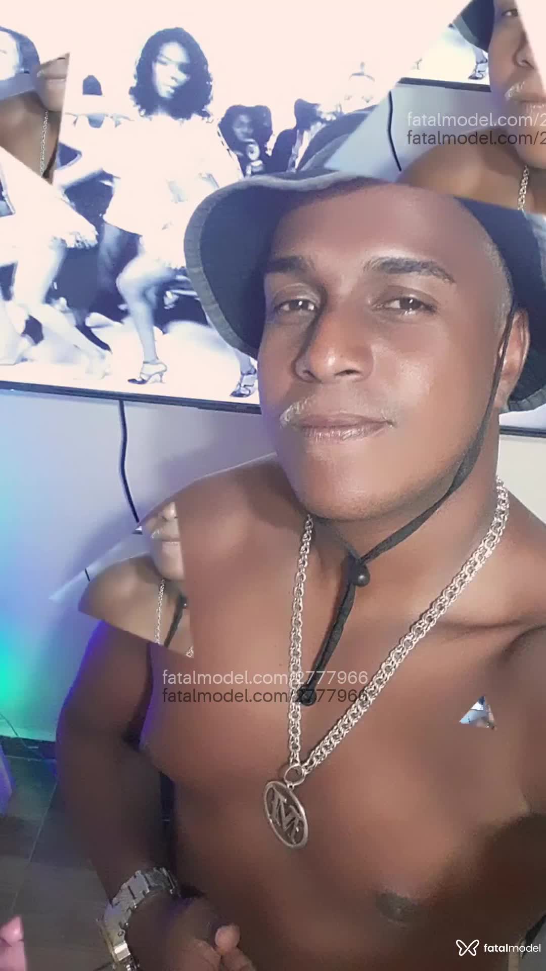 Acompanhante homem com cabelo castanho de olhos castanhos em Rio de Janeiro Acompanhante homem com cabelo castanho de olhos castanhos em Rio de Janeiro - Geraldo