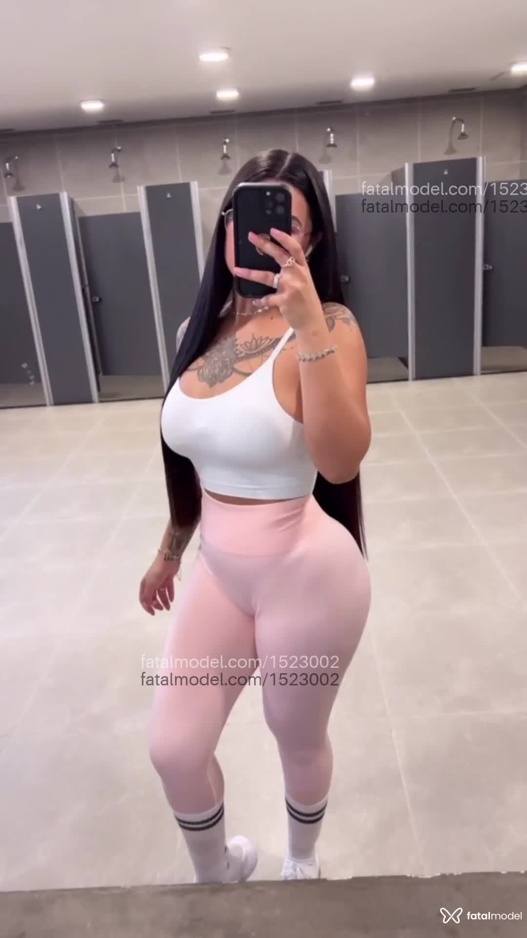 Acompanhante mulher com cabelo castanho de olhos castanhos - Hyyy