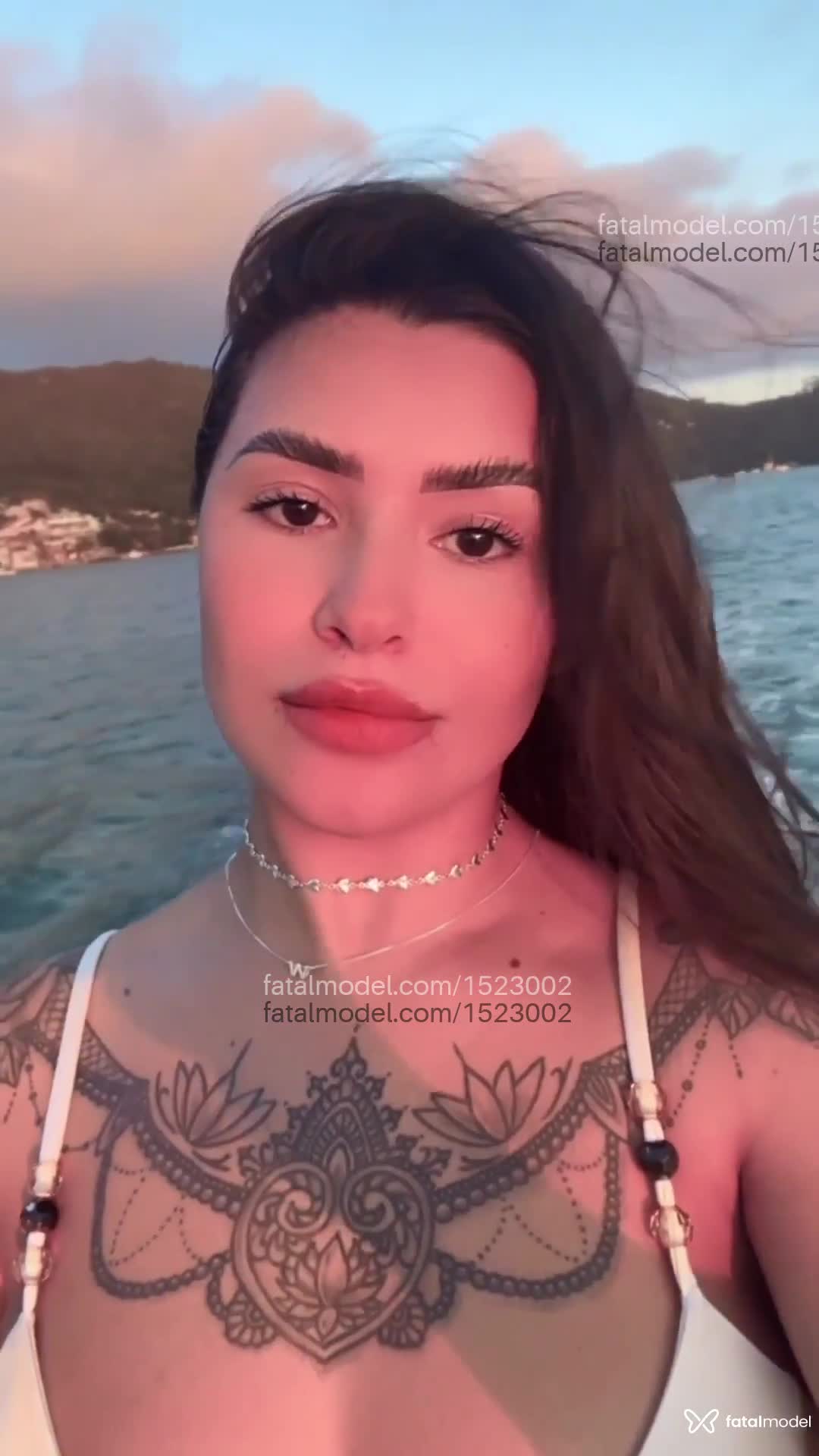 Acompanhante mulher com cabelo castanho de olhos castanhos - Hyyy