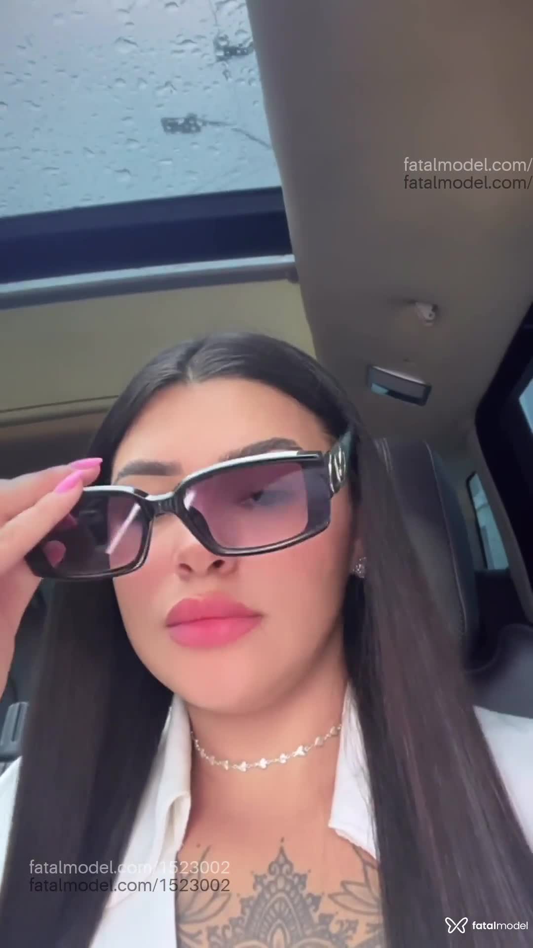 Acompanhante mulher com cabelo castanho de olhos castanhos - Hyyy