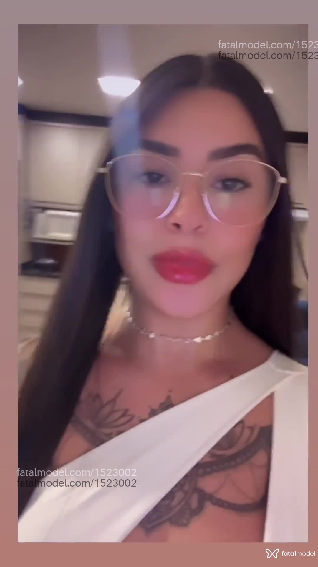 Acompanhante mulher com cabelo castanho de olhos castanhos - Hyyy