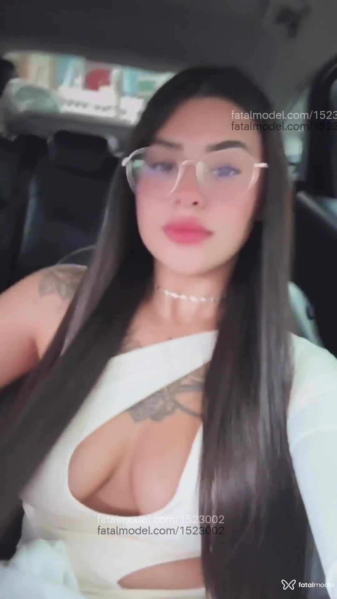 Acompanhante mulher com cabelo castanho de olhos castanhos - Hyyy