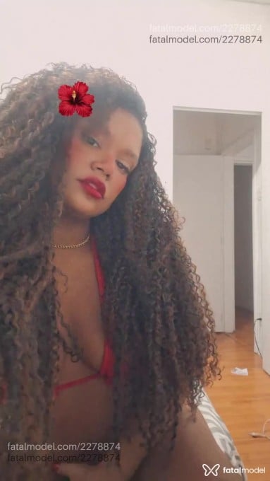 Acompanhante mulher com cabelo castanho de olhos castanhos em Rio de Janeiro - Black