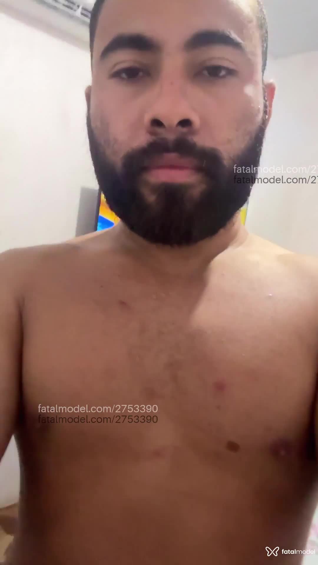 Acompanhante homem morena (o) de olhos castanhos - Jordan Acompanhante homem morena (o) de olhos castanhos - Jordan