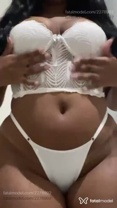 Acompanhante mulher morena (o) de olhos pretos em São Lourenço - Larissa