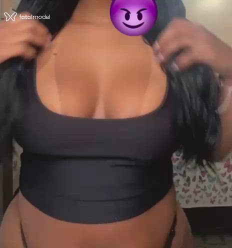 Acompanhante mulher morena (o) de olhos pretos em Guaratinguetá Acompanhante mulher morena (o) de olhos pretos em Guaratinguetá - Larissa