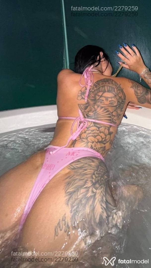 Acompanhante mulher com cabelo castanho de olhos mel - Bia Prado