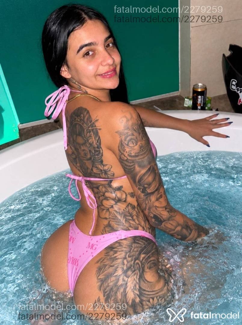 Acompanhante mulher com cabelo castanho de olhos mel - Bia Prado