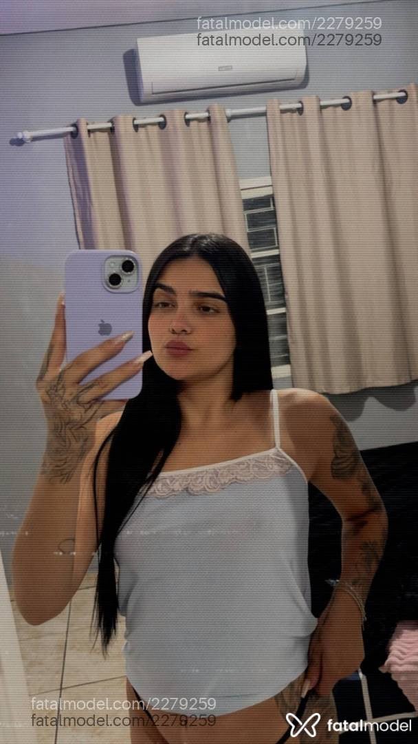 Acompanhante mulher com cabelo castanho de olhos mel - Bia Prado