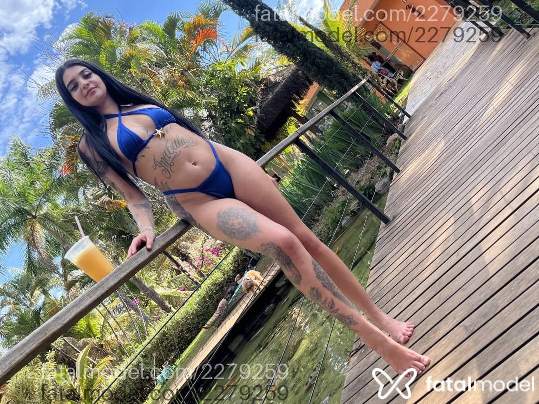 Acompanhante mulher com cabelo castanho de olhos mel - Bia Prado